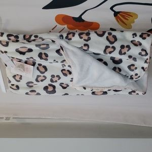 New Jessica Simpson Leopard Sherpa Blanket